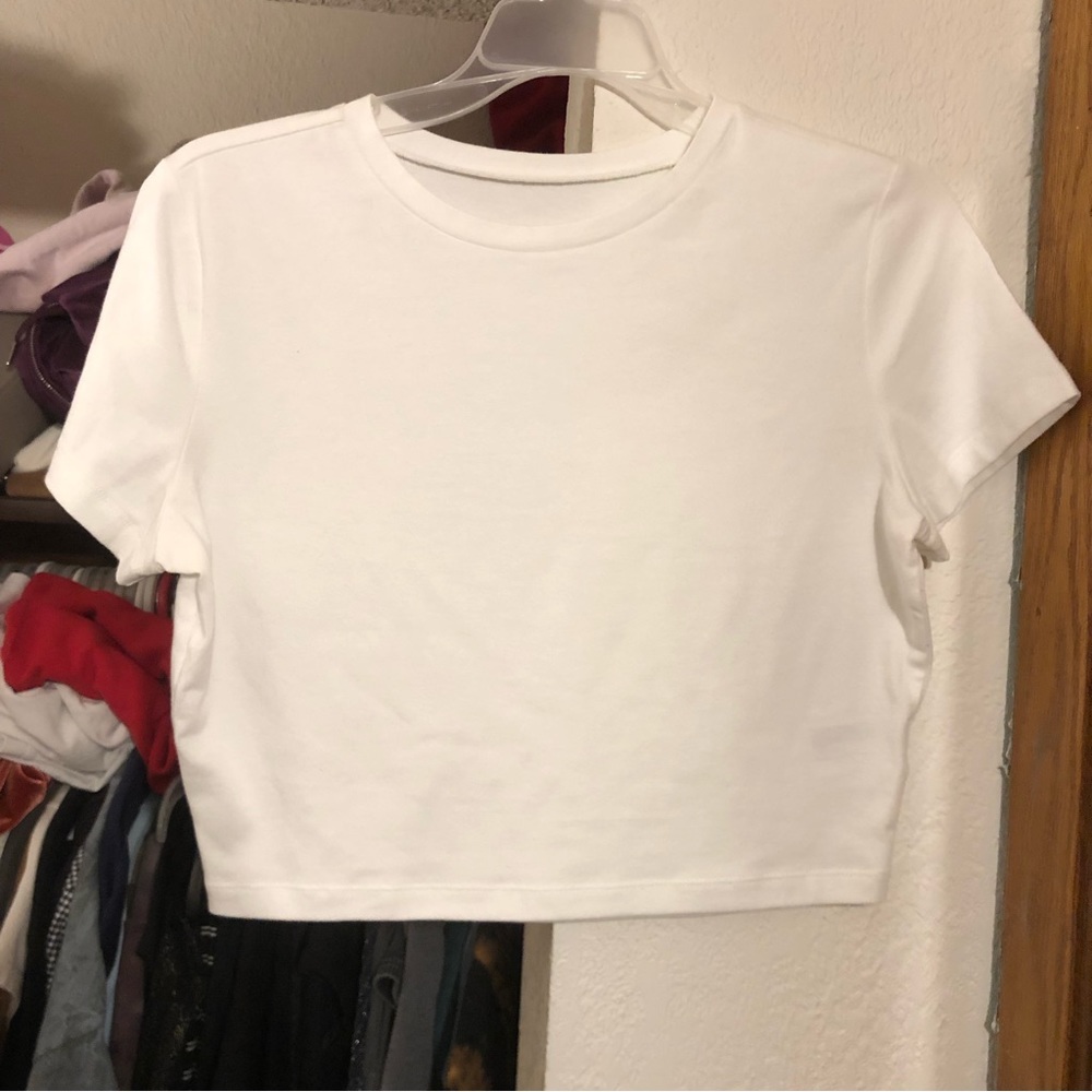 nwot white cropped short sleeve top